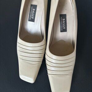 Beautiful Ivory Heels - Bally